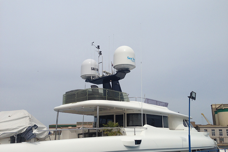 VSAT Sailor 600